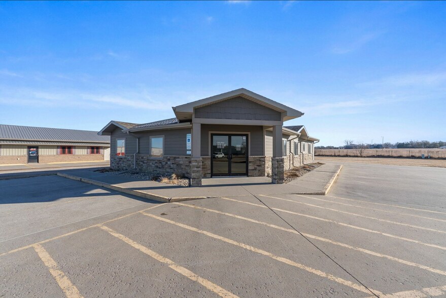 More Photos Of 504 N 16th St, Beresford Office For Sale