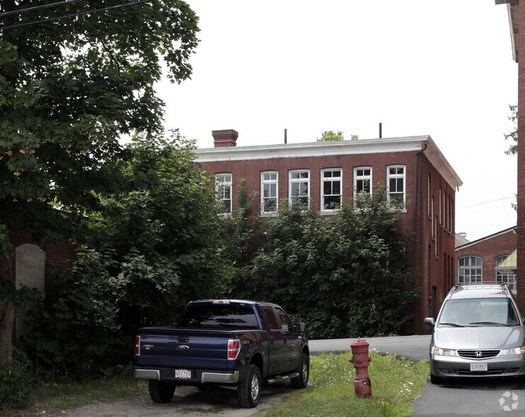 More Photos Of 305 Nash Rd, New Bedford Office For Lease