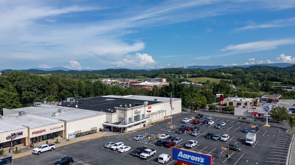 More Photos Of 398-466 Cummings St, Abingdon General Retail For Lease