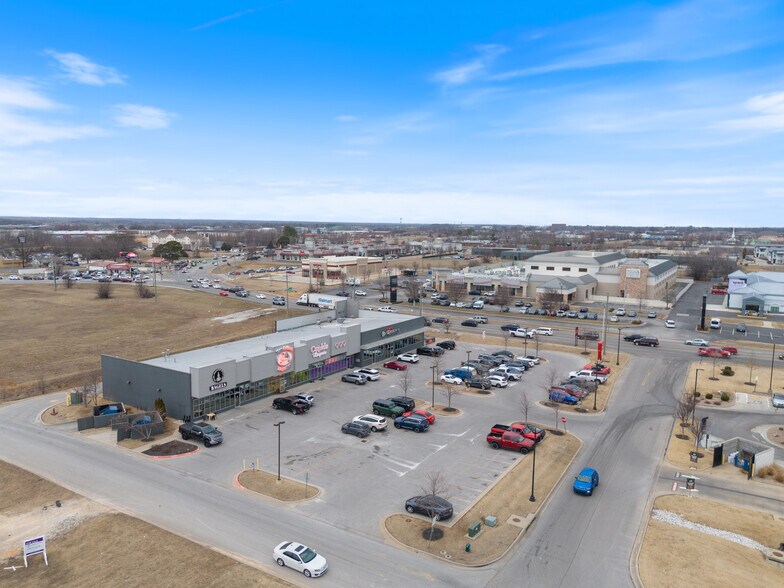 More Photos Of 3600 SE Guess Who Dr, Bentonville Storefront For Lease