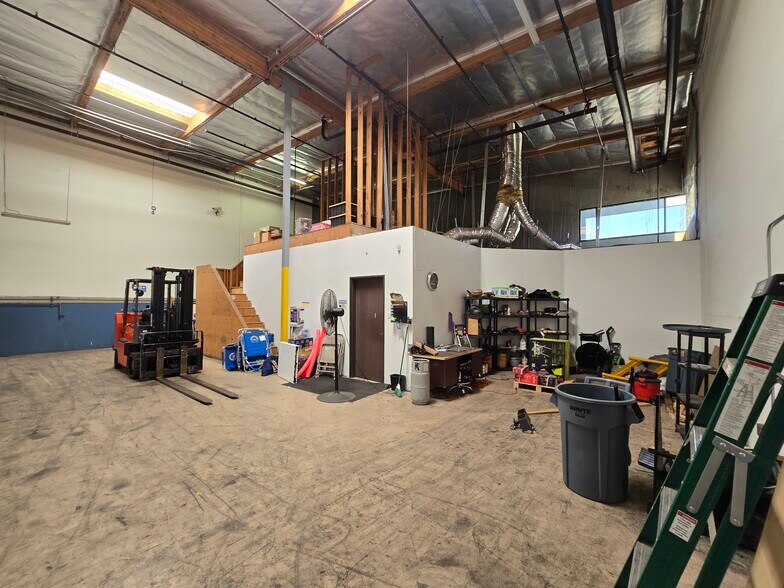 More Photos Of 6638 Doolittle Ave, Riverside Warehouse For Sale