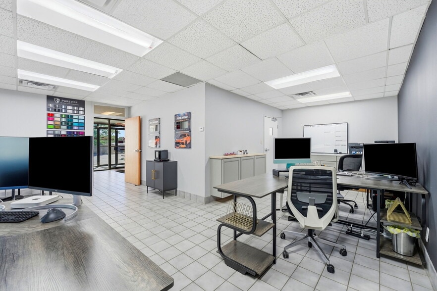 More Photos Of 949 Elkton Dr, Colorado Springs Warehouse For Lease