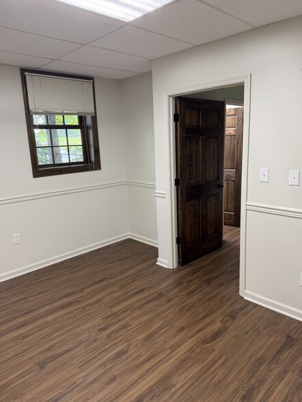 More Photos Of 300-304 Montvue Rd, Knoxville Office For Lease