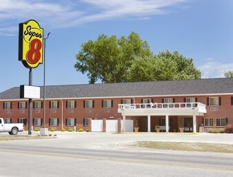 Primary Photo Of 210 N 2nd Ave, Sheldon Hotel For Sale