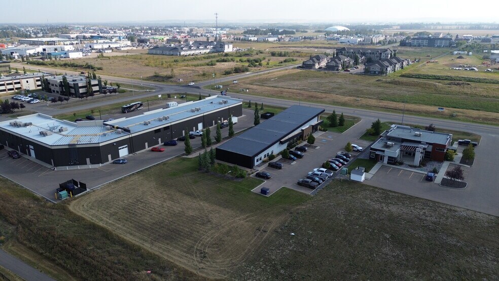 More Photos Of 518 Laura Av, Red Deer County Office For Sale