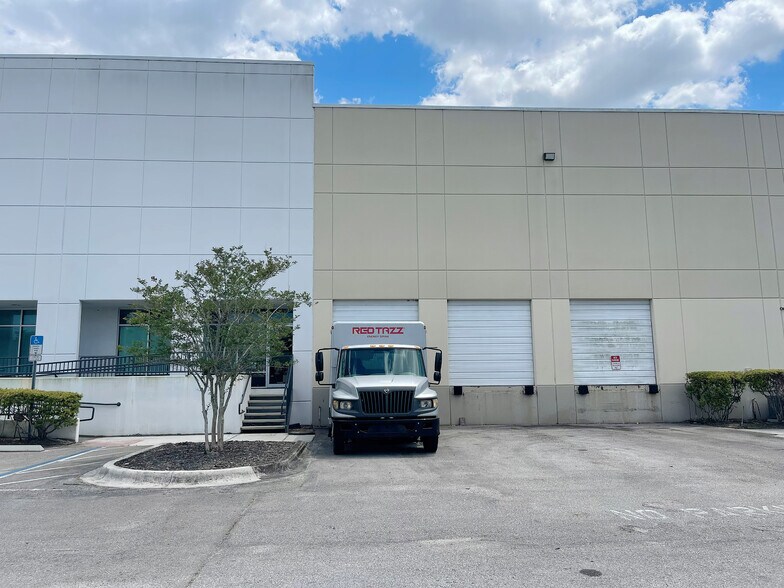 More Photos Of 1700 35th St, Orlando Warehouse For Lease