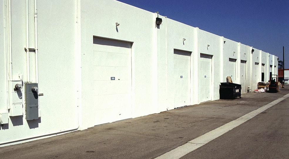 More Photos Of 3264 E Willow St, Signal Hill Warehouse For Lease