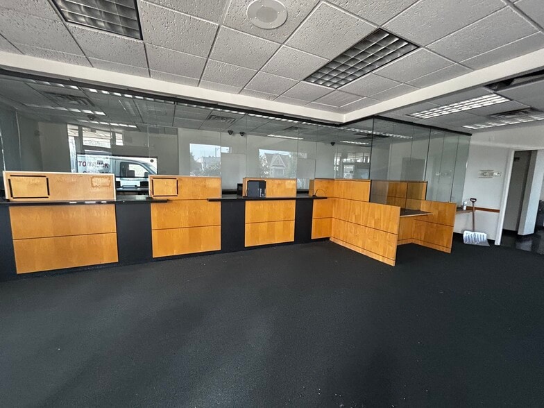 More Photos Of 6000 W Montrose Ave, Chicago Bank For Sale