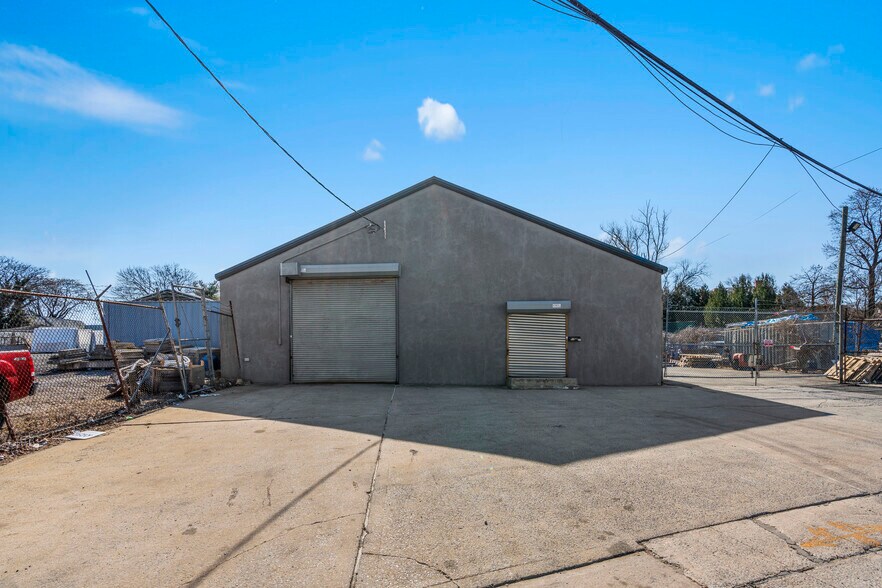 Primary Photo Of 1724 Richmond Ter, Staten Island Warehouse For Lease