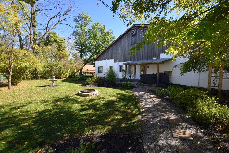 More Photos Of 4034-4036 Grand Blanc Rd, Swartz Creek Freestanding For Sale