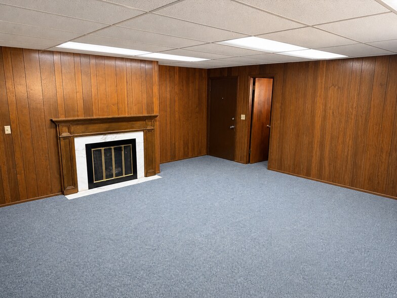 More Photos Of 204 W North St, Sikeston Office For Sale