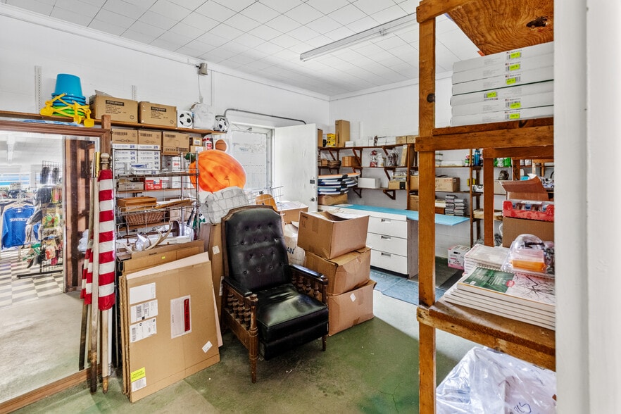 More Photos Of 809 Montauk Hwy, Montauk Auto Repair For Sale