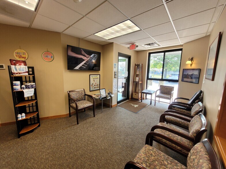 More Photos Of 3434 N Lexington Ave, Shoreview Medical For Lease