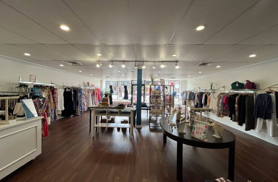 More Photos Of 29 Main St, Port Washington Storefront For Lease