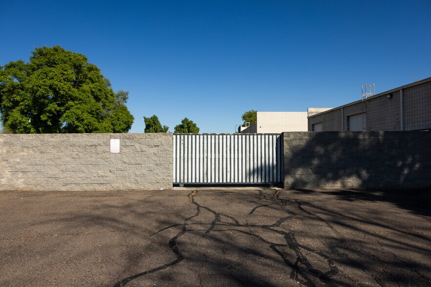 More Photos Of 6097 N 57th Dr, Glendale Warehouse For Sale