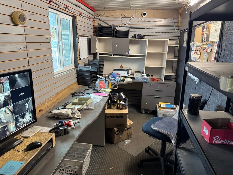 More Photos Of 540 Veterans Blvd, Redwood City Truck Terminal For Lease