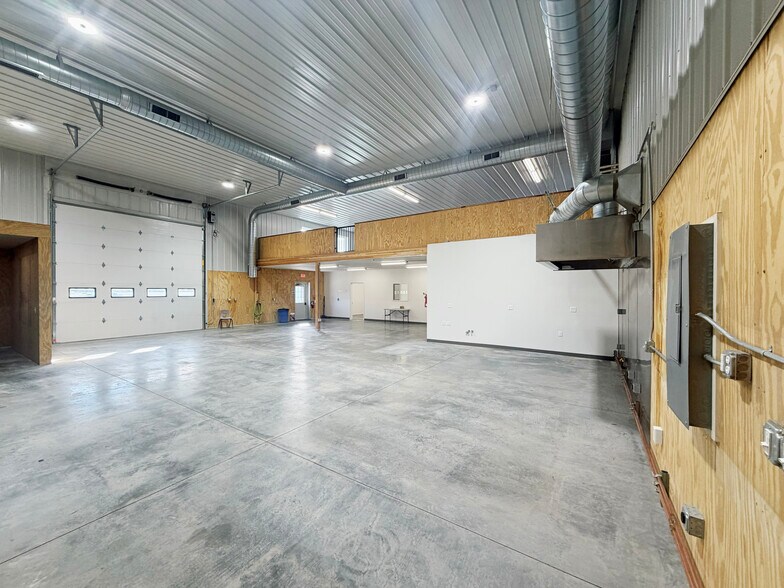 More Photos Of 1415 E Railroad St, Laurel Warehouse For Lease