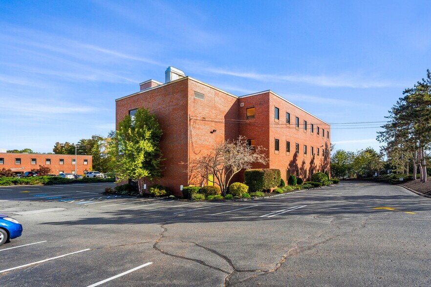 More Photos Of 152 Sylvan St, Danvers Medical For Lease