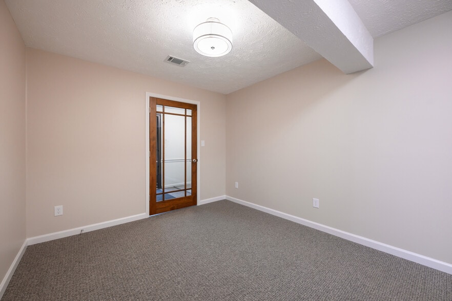 More Photos Of 216 E Reynolds Rd, Lexington Office For Lease