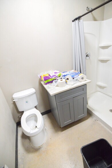 More Photos Of 10930 Gabriels Pl, San Antonio Showroom For Sale
