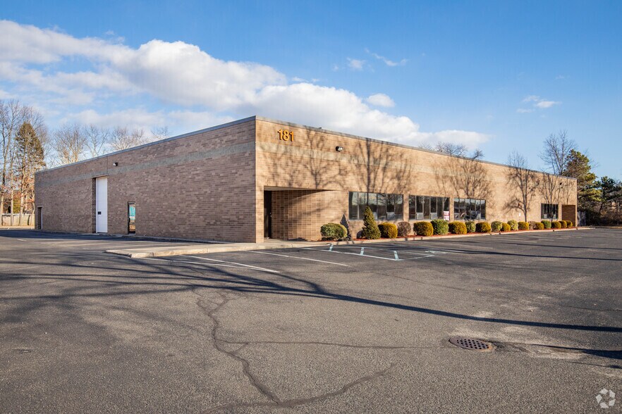 Primary Photo Of 181-191 Remington Blvd, Ronkonkoma Warehouse For Sale