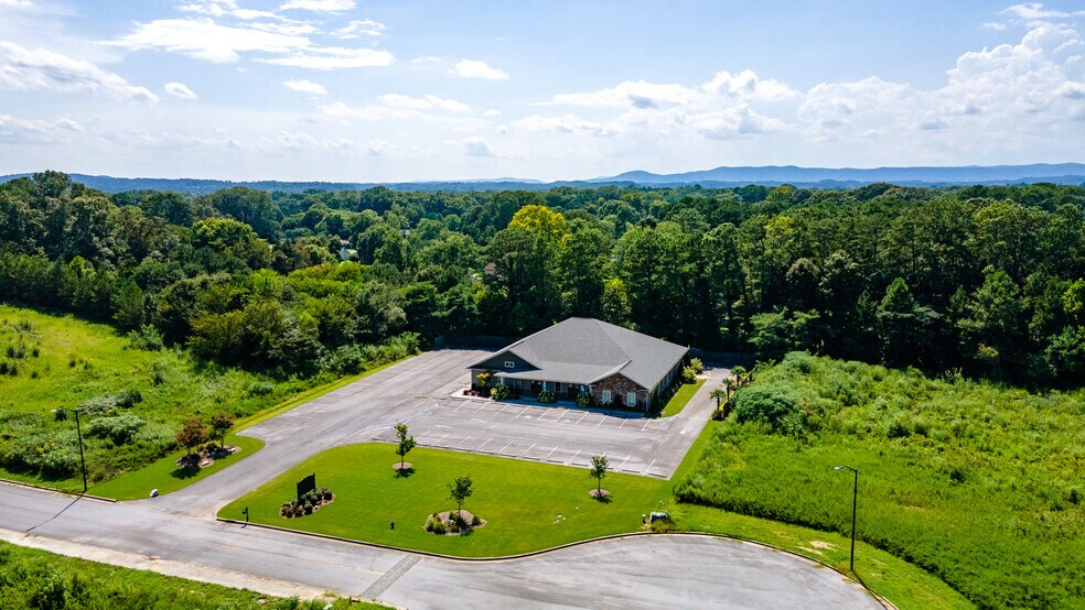 More Photos Of 150 Jw Plaza Dr SE, Calhoun Office For Sale