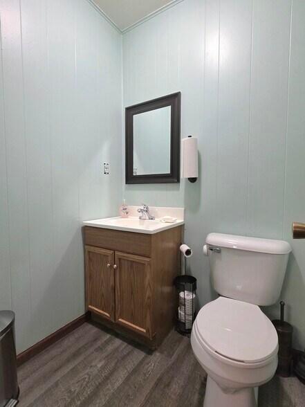 More Photos Of 14440 W Edison Dr, New Lenox Manufacturing For Sale