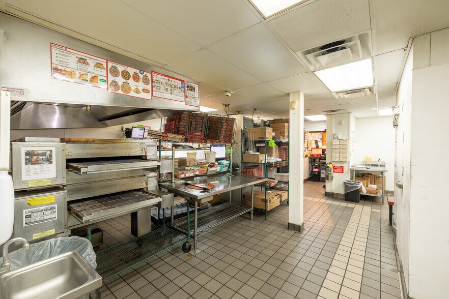 More Photos Of 12203 Hawthorne Blvd, Hawthorne Storefront For Sale