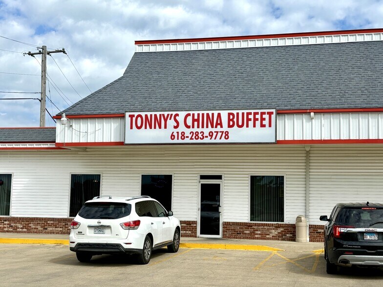 More Photos Of 825 New York Dr, Vandalia Storefront Retail Office For Sale