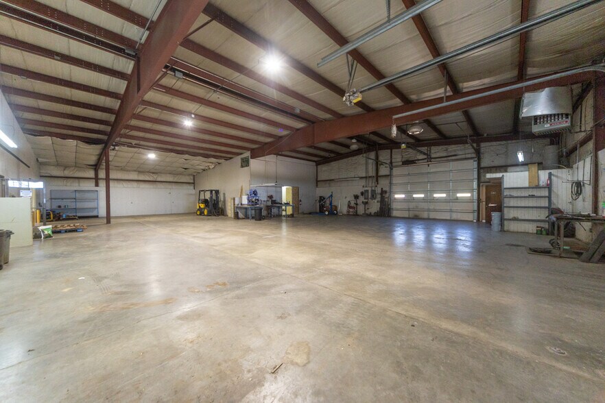 More Photos Of 3700 N 14th St, Ponca City Warehouse For Sale