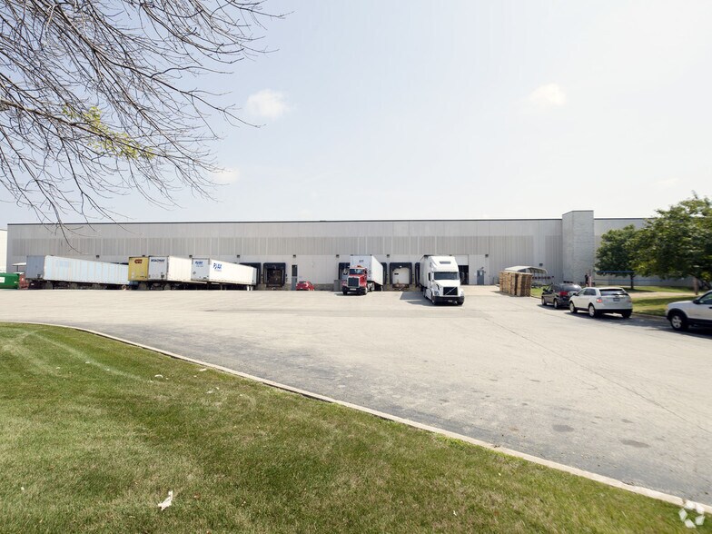 More Photos Of 1100 Corporate Dr, McHenry Unknown For Lease