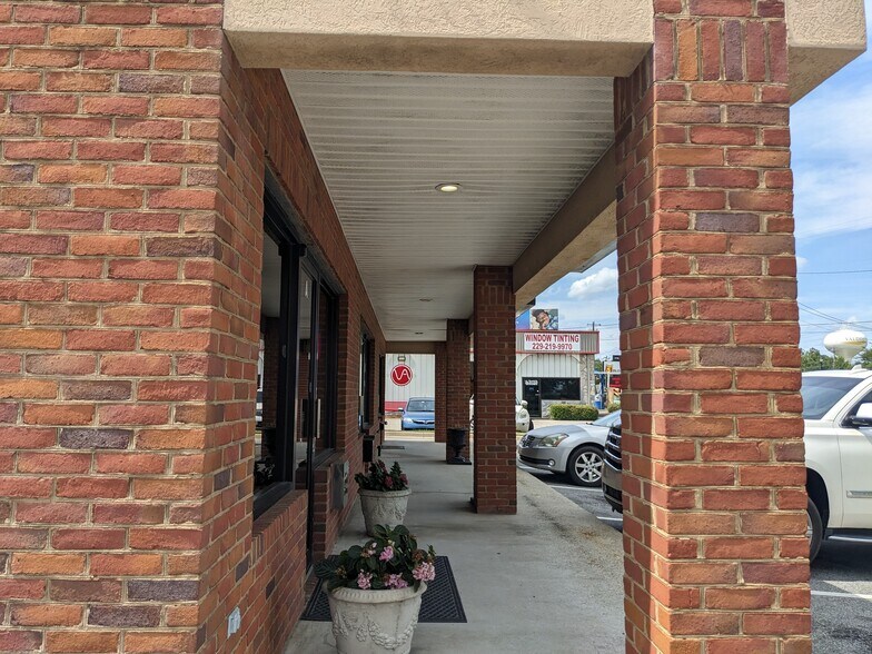 1744 Gornto Rd, Valdosta, GA 31601 Retail For Lease