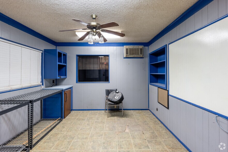 More Photos Of 1550 Laredo Dr, Odessa Warehouse For Sale