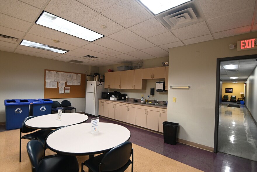 More Photos Of 1730 W North Ave, Milwaukee Medical For Sale