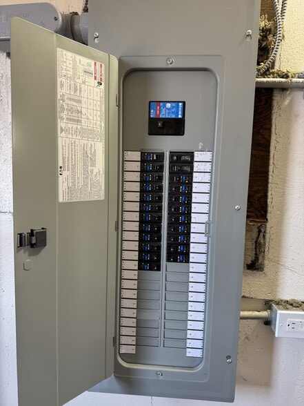 More Photos Of 500 Happy Valley Rd, Glasgow Hotel For Sale