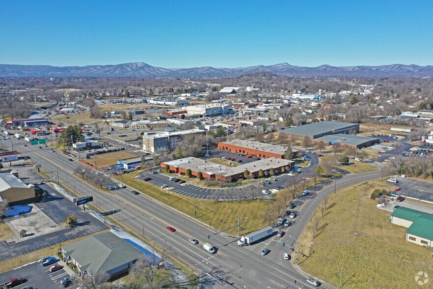 More Photos Of 1302-1338 Plantation Rd NE, Roanoke Light Distribution For Lease