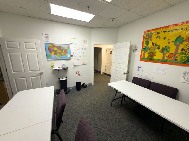 More Photos Of 275 W Airport Blvd, Pensacola Storefront Retail Office For Lease