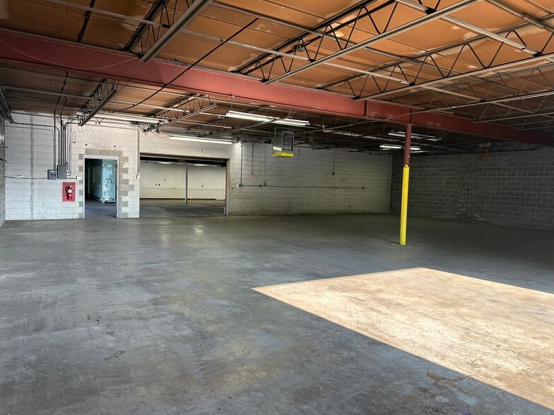 More Photos Of 1480 N Hobbie Ave, Kankakee Warehouse For Lease