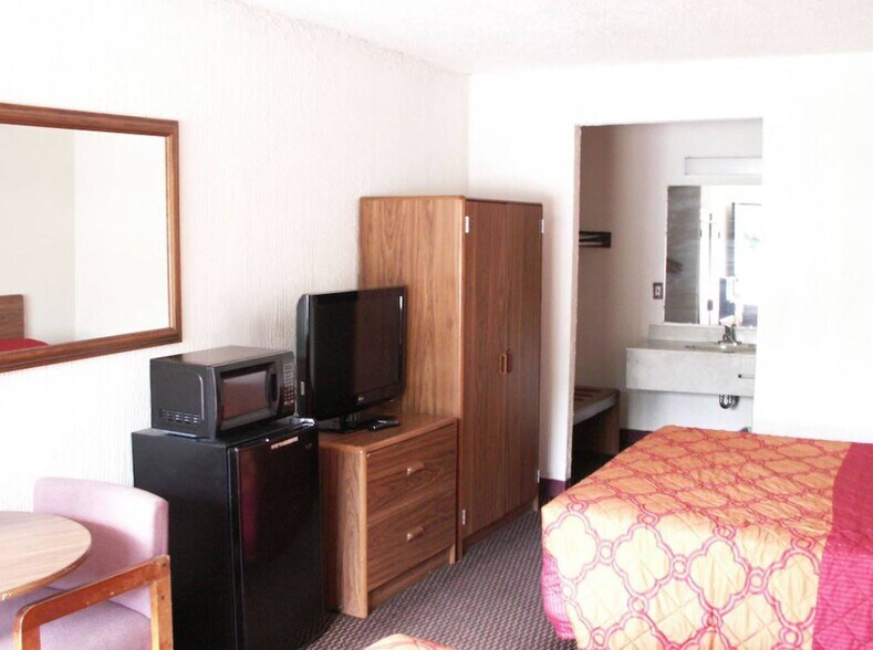 More Photos Of 1500 N Cherry St, Knoxville Apartments For Sale