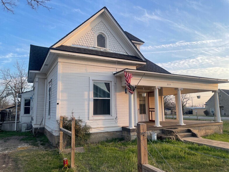 More Photos Of 215 W Main St, Lometa Specialty For Sale