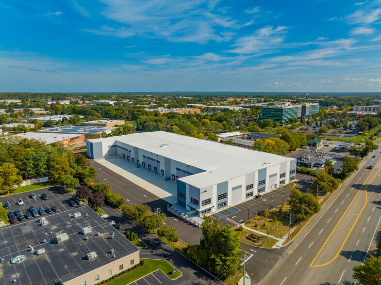 More Photos Of 60 Motor Pky, Commack Warehouse For Lease