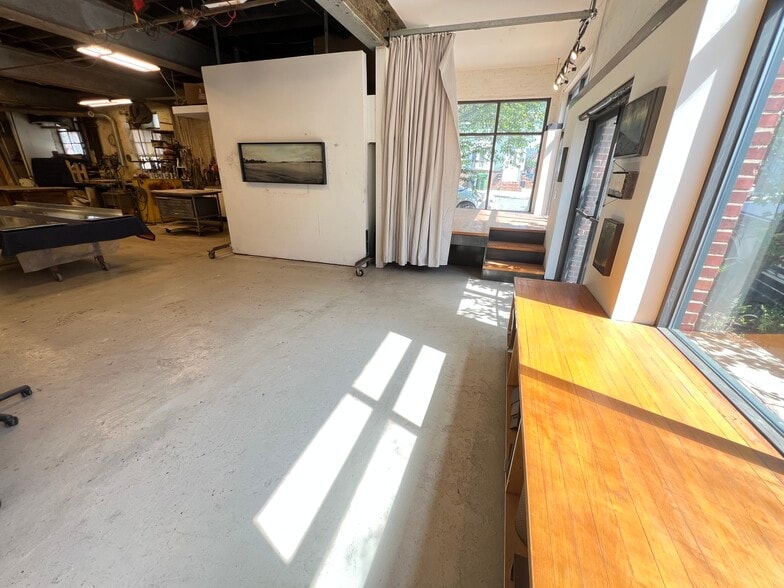 More Photos Of 1438-1442 Light St, Baltimore Showroom For Sale