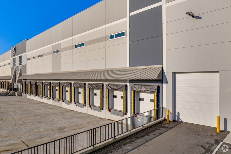 More Photos Of 102-7555 Beedie Way, Delta Warehouse For Lease