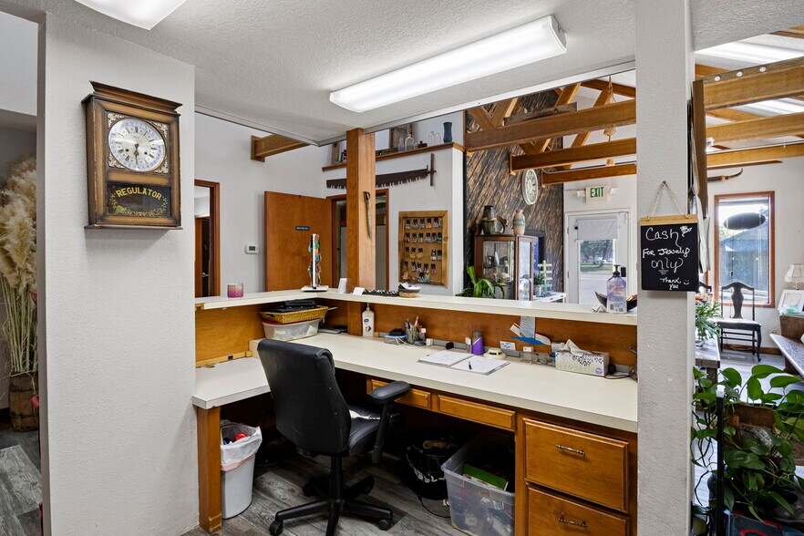 More Photos Of 92 NW Glenhart Ave, Winston Freestanding For Sale