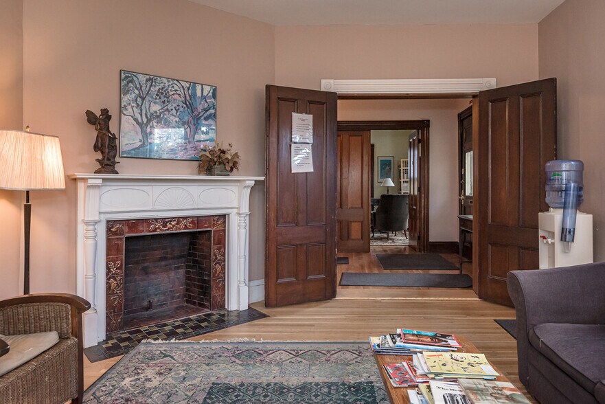 More Photos Of 173 Mount Auburn St, Watertown Medical For Sale