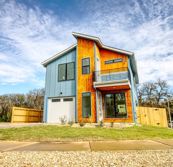 More Photos Of 2608 Bristol Dr, Austin Multifamily For Sale