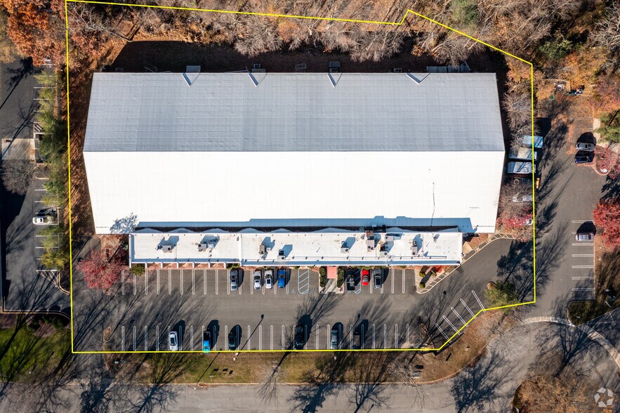 More Photos Of 8 Cornwall Ct, East Brunswick Freestanding For Lease