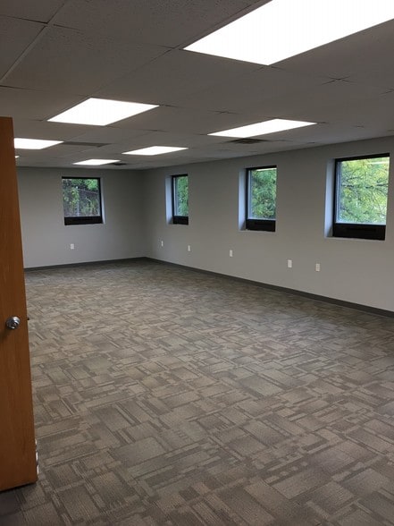 More Photos Of 2304-2306 Berlin Tpke, Newington Office For Lease