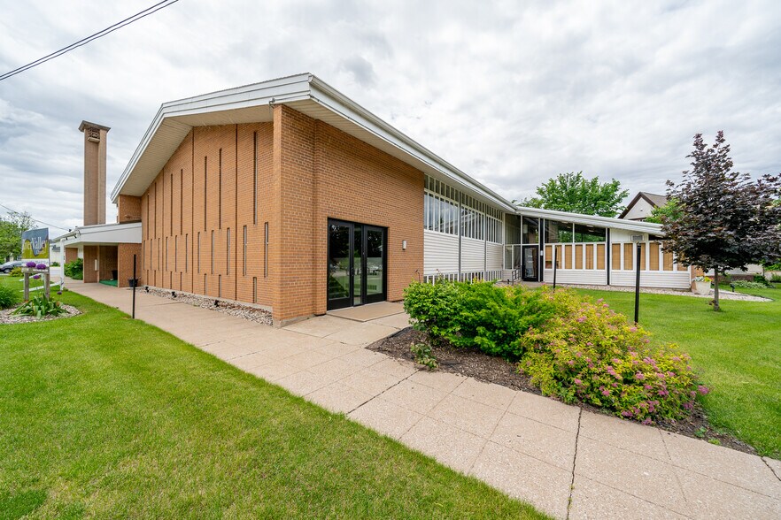 More Photos Of 1331 High Ave, Oshkosh Religious Facility For Sale