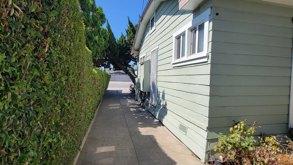 More Photos Of 2415 E 7th St, Long Beach Apartments For Sale